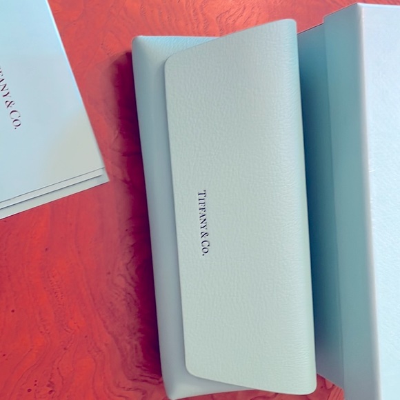 Tiffany & Co Eyeglass case NEW w/tags easy open with magnetic fold - Picture 3 of 7